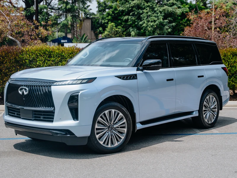 Infiniti QX80 with liquid metallic grayish blue PPF