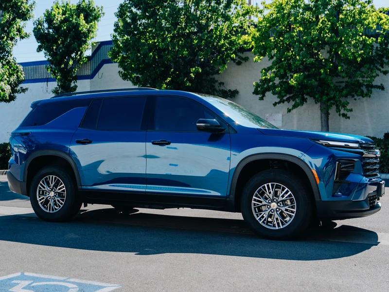 Chevrolet Traverse Blue — photo 2 — Hussle Customz Los Angeles