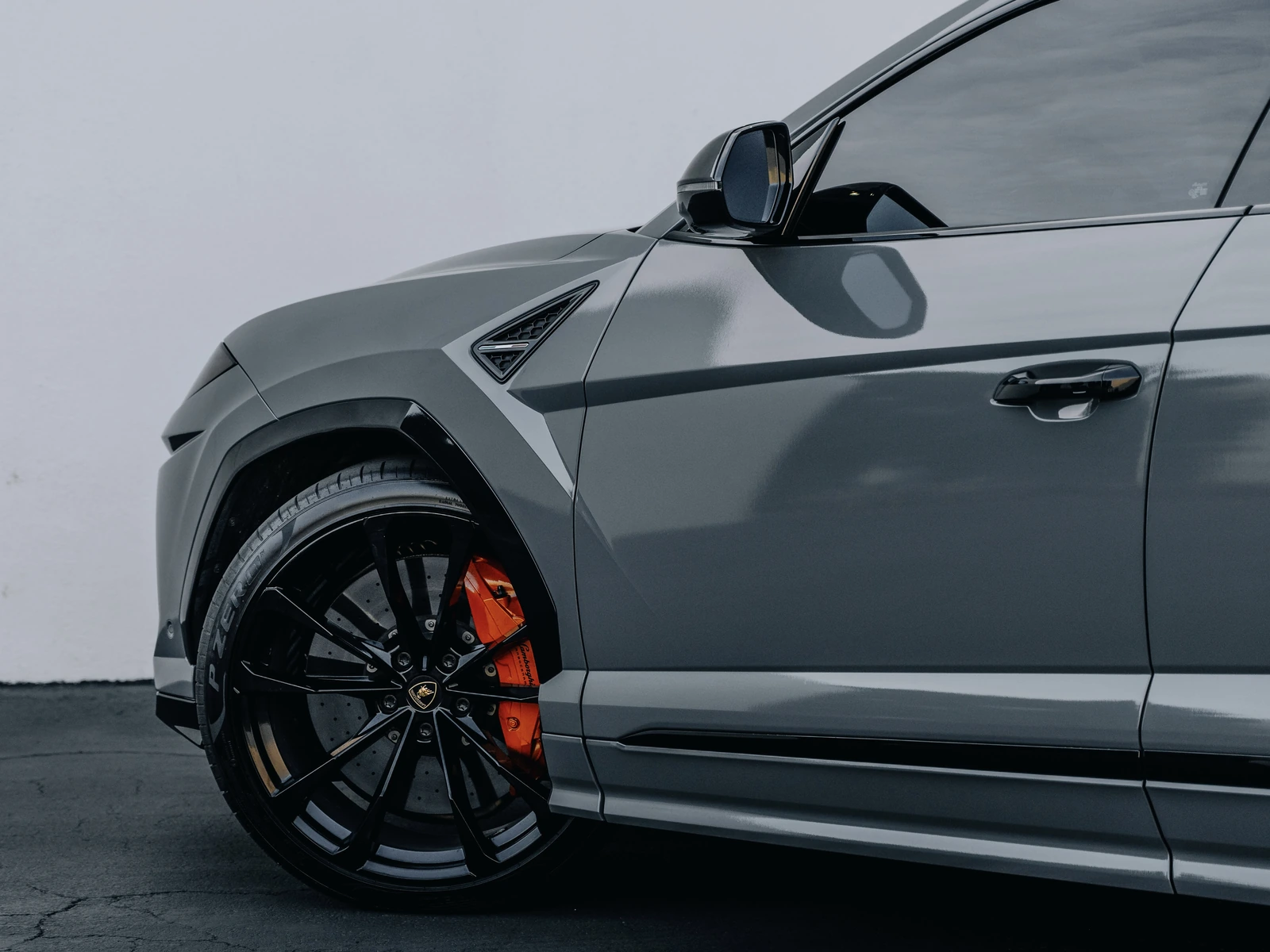 Lamborghini Urus Gloss Dark Grey — photo 3 — Hussle Customz Los Angeles