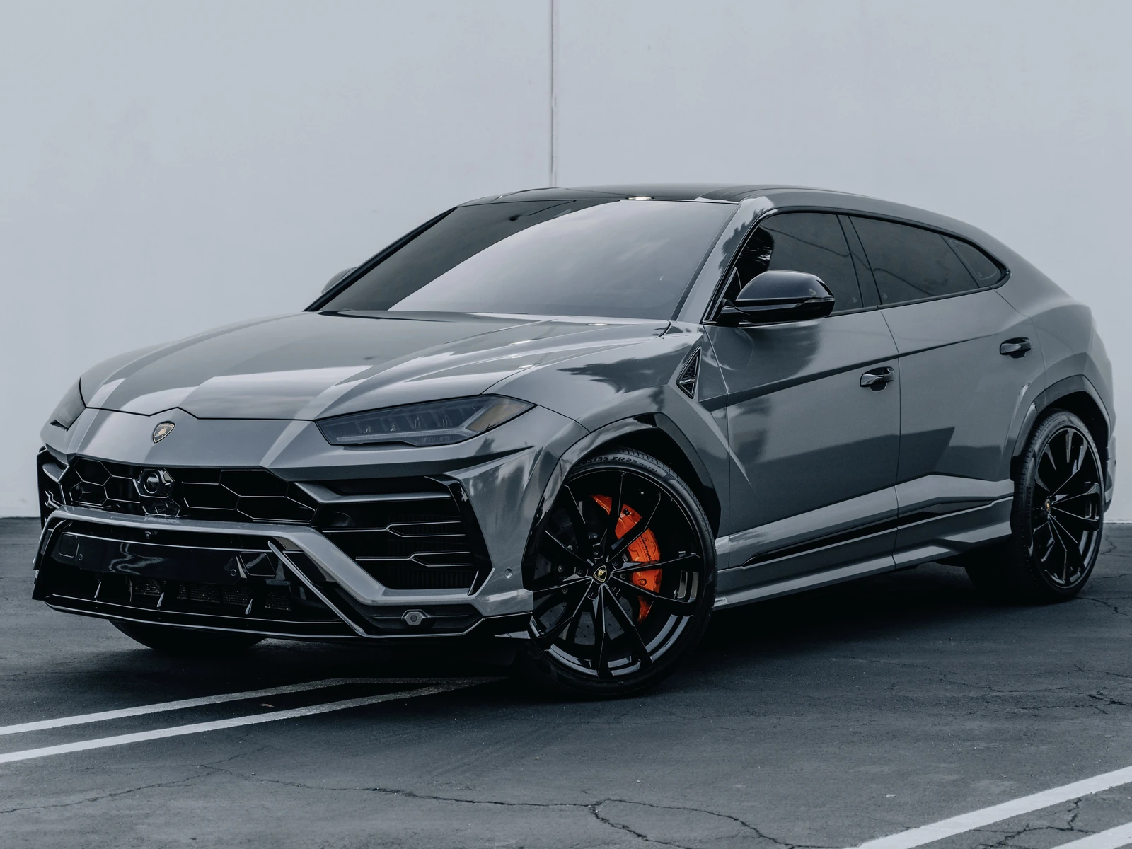 Lamborghini Urus Gloss Dark Grey — photo 4 — Hussle Customz Los Angeles