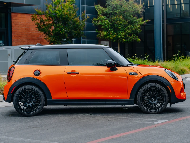 Mini Cooper Gloss Orange — photo 4 — Hussle Customz Los Angeles